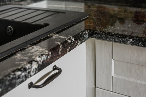 What colors do granite countertops come in?